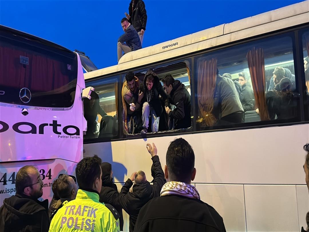 K&uuml;tahya&rsquo;da 3 aracın karıştığı zincirleme kaza; 3 yaralı 2