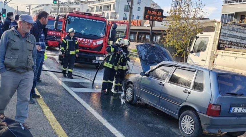 Seyir halindeki otomobilde yangın paniği