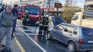 Seyir halindeki otomobilde yangın paniği