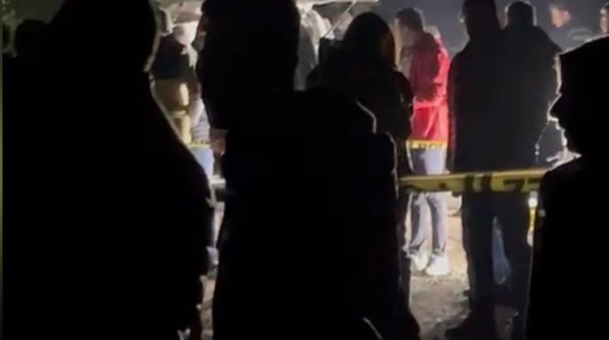 Osmaniye'de mezarlıkta park halindeki ara&ccedil;ta iki gen&ccedil; &ouml;l&uuml; bulundu