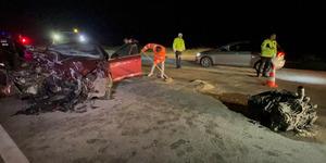 Polisin 'dur' ihtarına uymayıp ters y&ouml;ne girdi: 5 kişi hayatını kaybetti