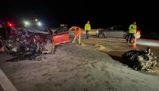 Polisin 'dur' ihtarına uymayıp ters y&ouml;ne girdi: 5 kişi hayatını kaybetti
