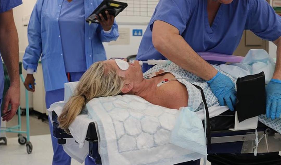 Bağımlılığı hayatını bitirdi: Burnunun kemiği yok oldu! Aynalara k&uuml;sm&uuml;şt&uuml; 1