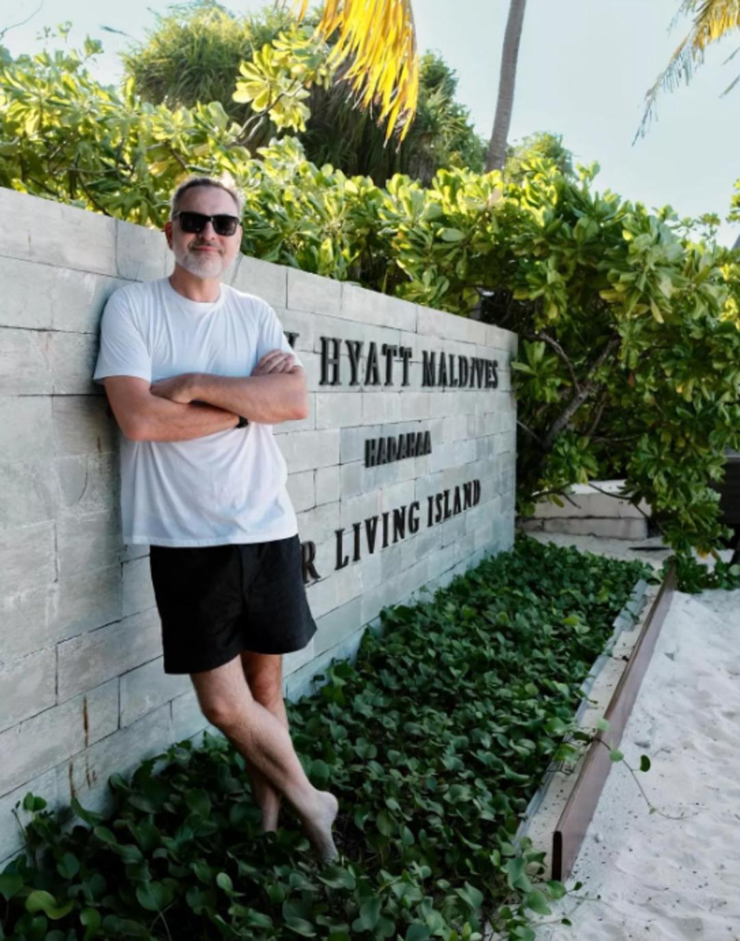 Canlı yayında k&uuml;f&uuml;r edince st&uuml;dyo sessizliğe g&ouml;m&uuml;ld&uuml;! O anlar ekrana yansıdı 2