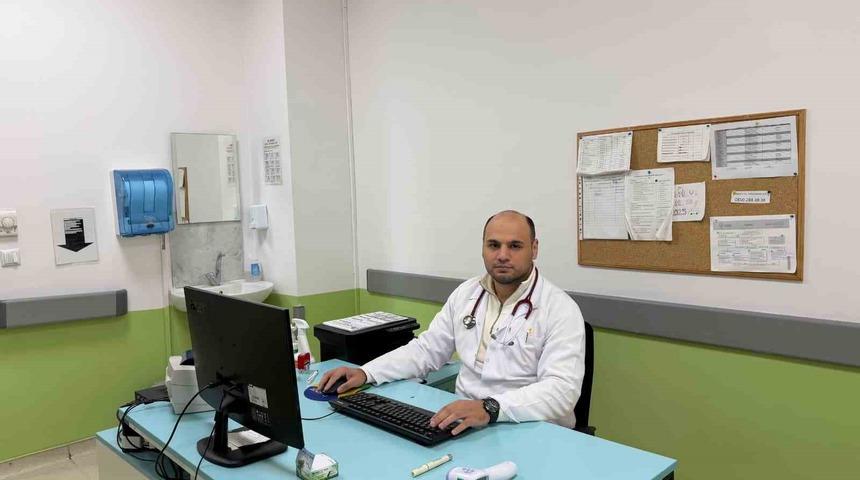 Acil serviste hayat kurtarıyor, dağlarda pedal &ccedil;eviriyor