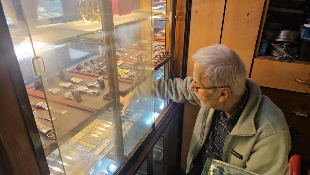 5 m2 lik dükkanda yapıyor Bir tezgah yetiyor, iyi bir meslek 8