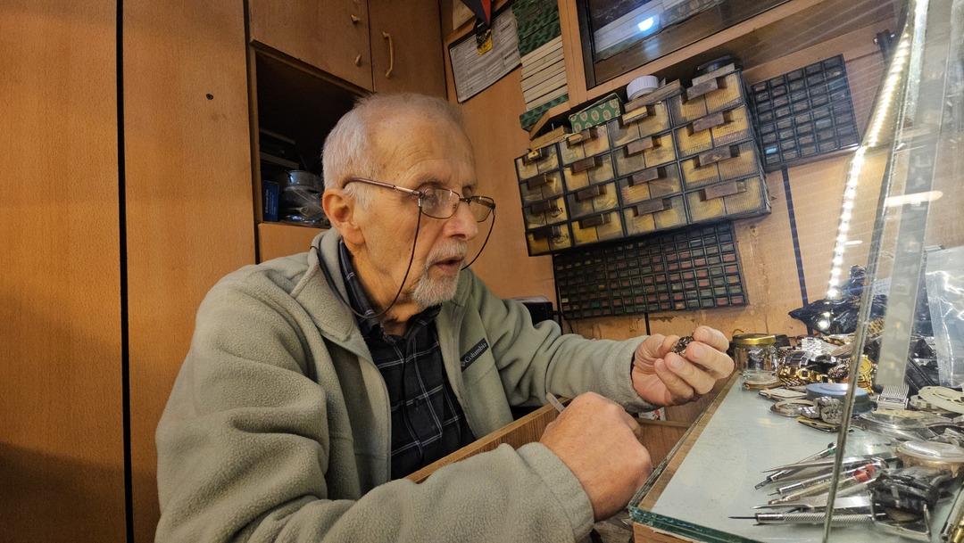 5 m2 lik dükkanda yapıyor Bir tezgah yetiyor, iyi bir meslek 5