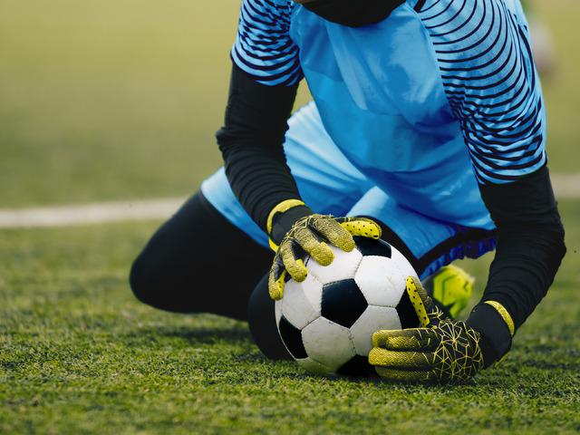 Kaleciler ma&ccedil;tan hemen &ouml;nce eldivenlerini neden ıslatır?