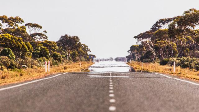 Asfalt yollarda sıcak havalarda gördüğümüz su birikintisi görüntüsü aslında nedir?