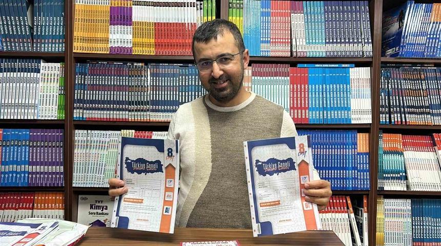 Hatay&rsquo;da depremzede &ouml;ğrencilere 8 bin &uuml;cretsiz deneme kitap&ccedil;ığı dağıtıldı