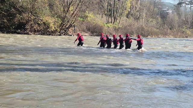 D&uuml;zce melen &ccedil;ayı nda arama kurtarma tatbikatı 9