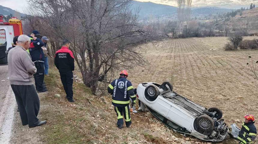 Kontrolden &ccedil;ıkan otomobil tarlaya u&ccedil;tu; 2 yaralı