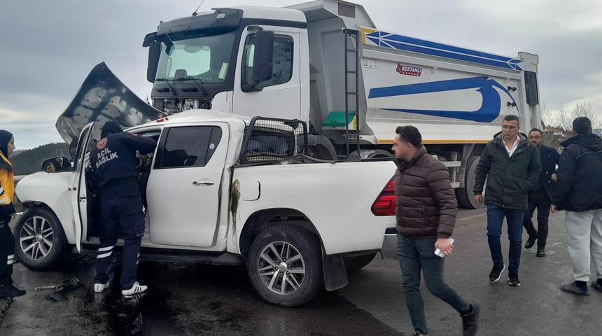 Tokat'ta kamyon ile kamyonet &ccedil;arpıştı! 1 kişi hayatını kaybetti, 1 kişi yaralandı