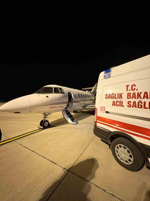 Ağrı&rsquo;da karaciğer yetmezliği gelişen &ccedil;ocuk u&ccedil;ak ambulansla Ankara&rsquo;ya sevk edildi 1