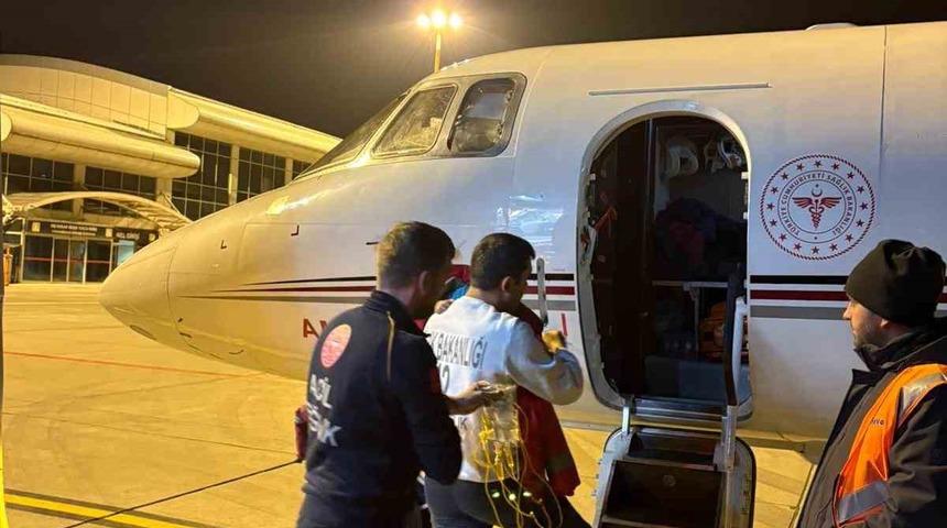 Ağrı&rsquo;da karaciğer yetmezliği gelişen &ccedil;ocuk u&ccedil;ak ambulansla Ankara&rsquo;ya sevk edildi