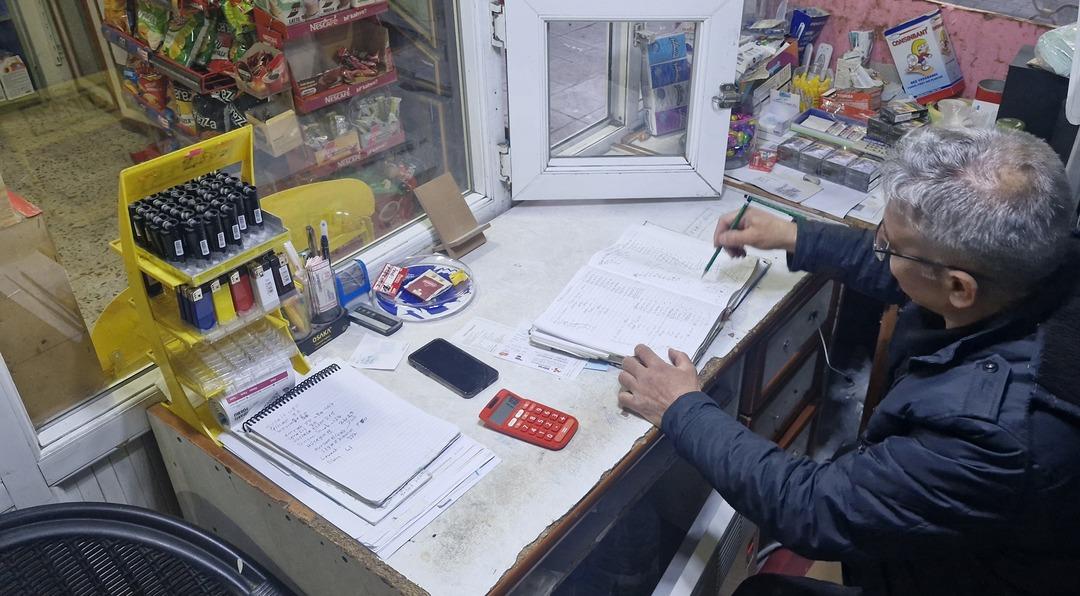 Bakkal şaşırdı, mahalleli sevindi:  Rakamı s&ouml;yledim, hi&ccedil; teredd&uuml;t etmeden tamam dedi  1