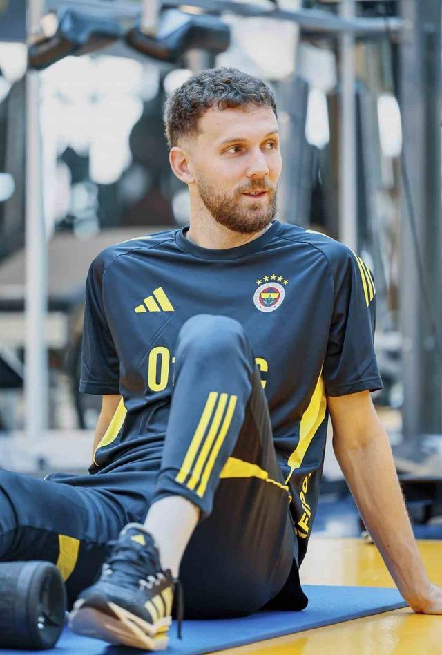 Fenerbah&ccedil;e, Beşiktaş derbisi hazırlıklarına başladı 1