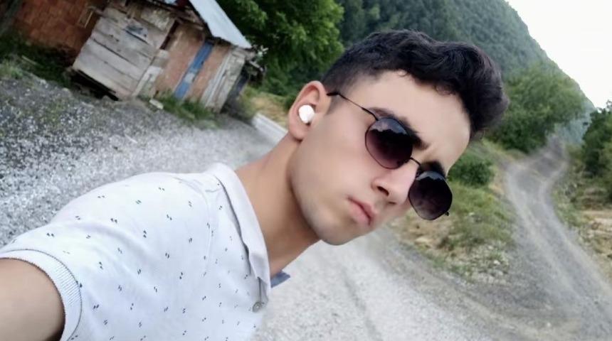 Kestiği ağacın altında kalan 19 yaşındaki gen&ccedil; hayatını kaybetti