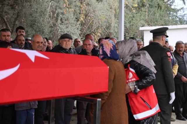 Kıbrıs Gazisi son yolculuğuna uğurlandı 4