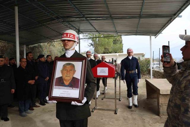 Kıbrıs Gazisi son yolculuğuna uğurlandı 3