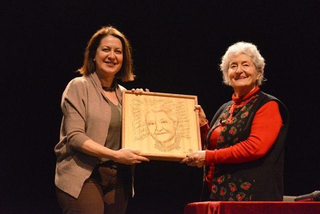 Kutlu: &ldquo;Kitaplar kaplumbağalara benzer, ikisi de uzun yaşar&rdquo; 1