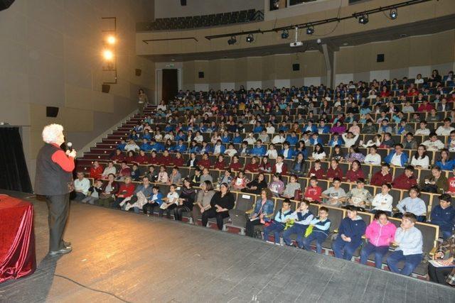 Kutlu: &ldquo;Kitaplar kaplumbağalara benzer, ikisi de uzun yaşar&rdquo; 2