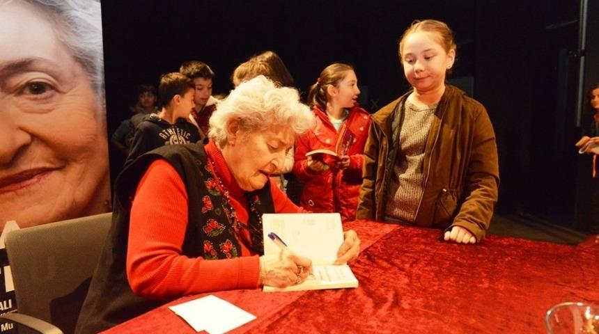 Kutlu: &ldquo;Kitaplar kaplumbağalara benzer, ikisi de uzun yaşar&rdquo;