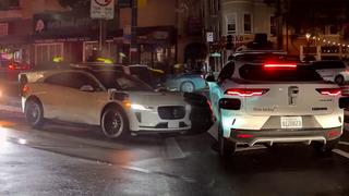 Teknolojinin başkentinde büyük kaos: Elektrikler gitti, sürücüsüz araçlar donup kaldı!