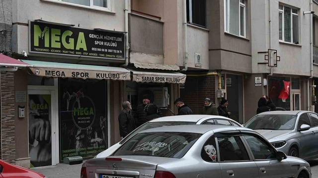 Kollarından ve kafasından yaralanan gen&ccedil; hastaneye kaldırıldı, fail aranıyor 1