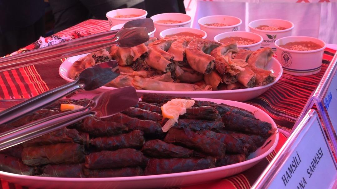 Festivalin g&ouml;zdeleri: &lsquo;Hamsili su b&ouml;reği ve hamsili d&ouml;ner   1