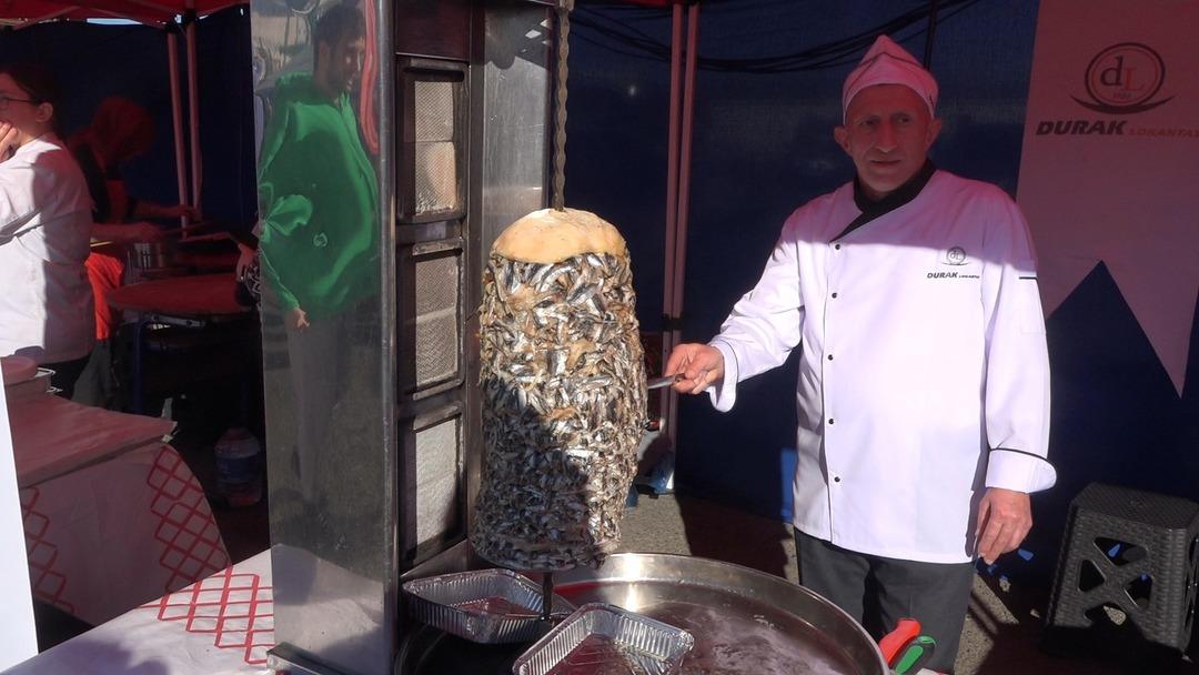 Festivalin g&ouml;zdeleri: &lsquo;Hamsili su b&ouml;reği ve hamsili d&ouml;ner   4