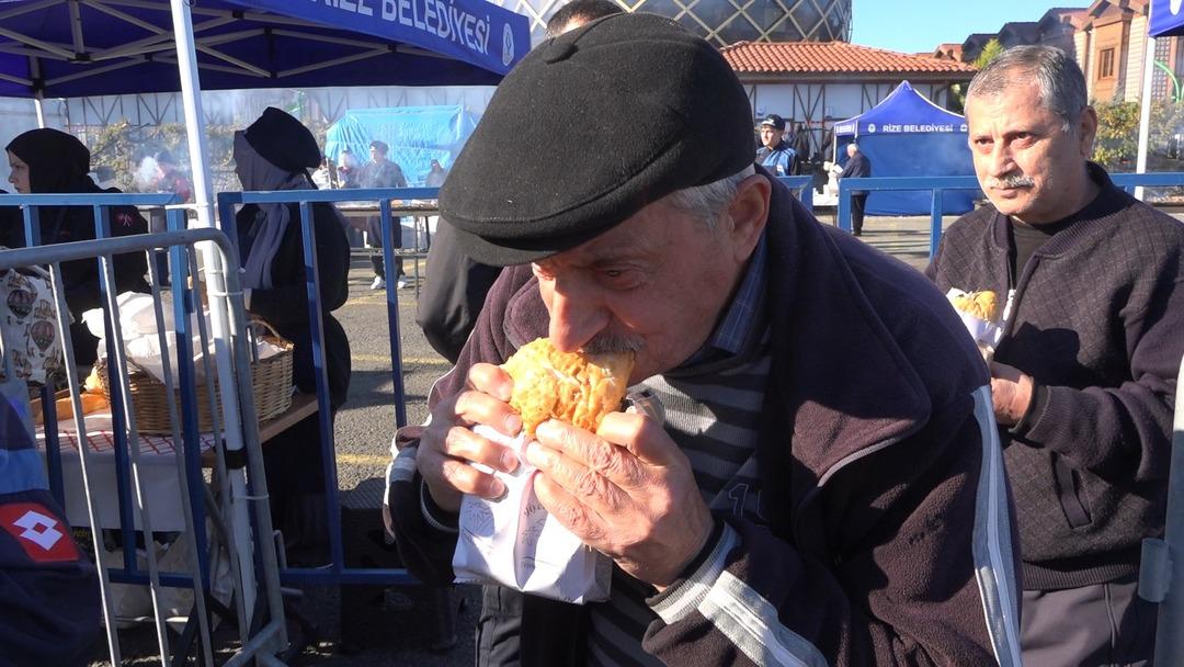 Festivalin g&ouml;zdeleri: &lsquo;Hamsili su b&ouml;reği ve hamsili d&ouml;ner   5