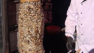 Bu döner Türkiye'de ilk: ‘Hamsili su böreği ve hamsili döner' gözde oldu!