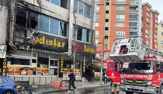 Esenyurt'ta yangın! Kebap&ccedil;ının bacasından başladı, dış cepheye sı&ccedil;radı