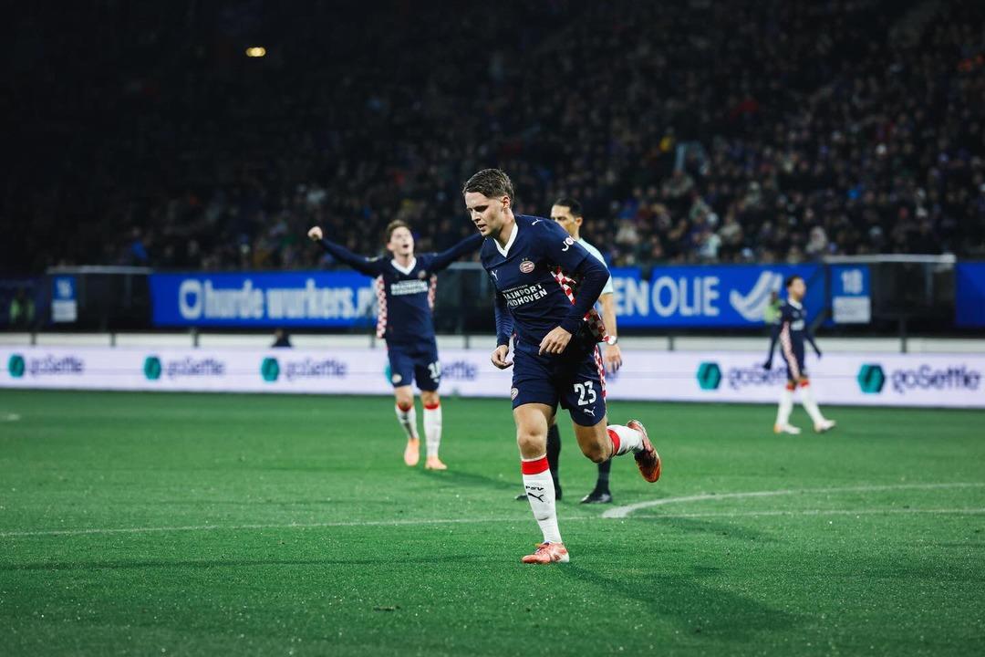 Joey Veerman dan PSV ye hayat öpücüğü! Fenerbahçelileri sevindiren haber geldi 5