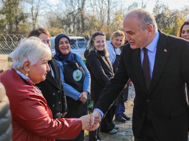 D&uuml;zce Belediye Başkanı Dr. Faruk &Ouml;zl&uuml; girişimci kadınlarla bir araya geldi