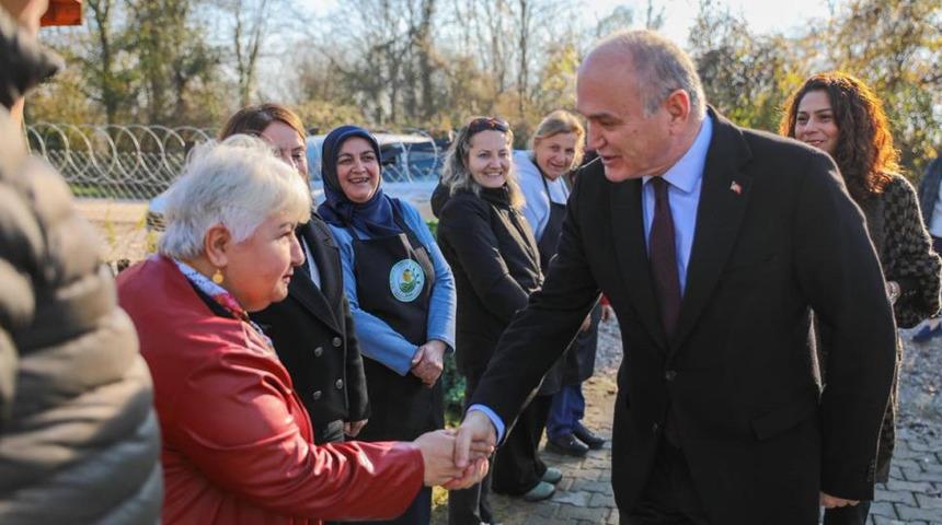 D&uuml;zce Belediye Başkanı Dr. Faruk &Ouml;zl&uuml; girişimci kadınlarla bir araya geldi