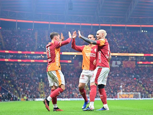 Galatasaray Kasımpaşa'yı da ge&ccedil;erek ligde liderliğe y&uuml;kseldi!