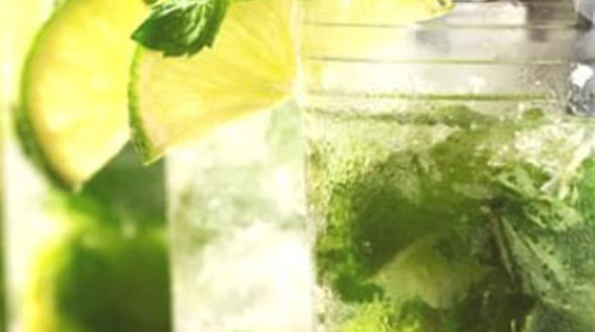 Alkols&uuml;z mojito d&ouml;nemi