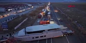 Van'dan İstanbul'a g&ouml;t&uuml;r&uuml;l&uuml;yor! K&ouml;pr&uuml;ye yerine başka yoldan ge&ccedil;ti, trafik kilitlendi