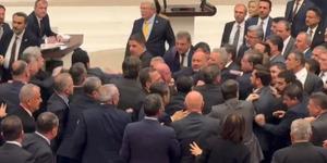 TBMM karıştı! AK Parti ve CHP'li vekiller arasında kavga