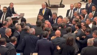 TBMM karıştı! AK Parti ve CHP'li vekiller arasında kavga