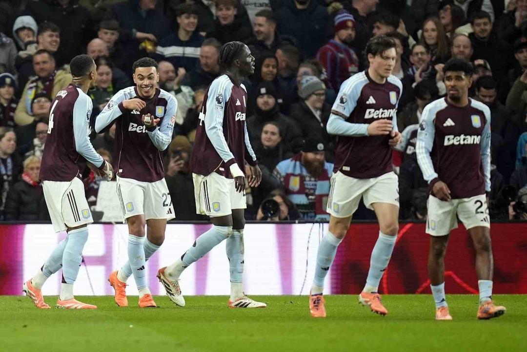 Fenerbahçe nin Avrupa daki rakibi Aston Villa, Manchester United’ı da devirdi! 2