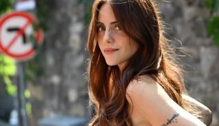 &Uuml;nl&uuml; y&ouml;netmenle sessiz sedasız evlenmiş! Aylar sonra ortaya &ccedil;ıktı