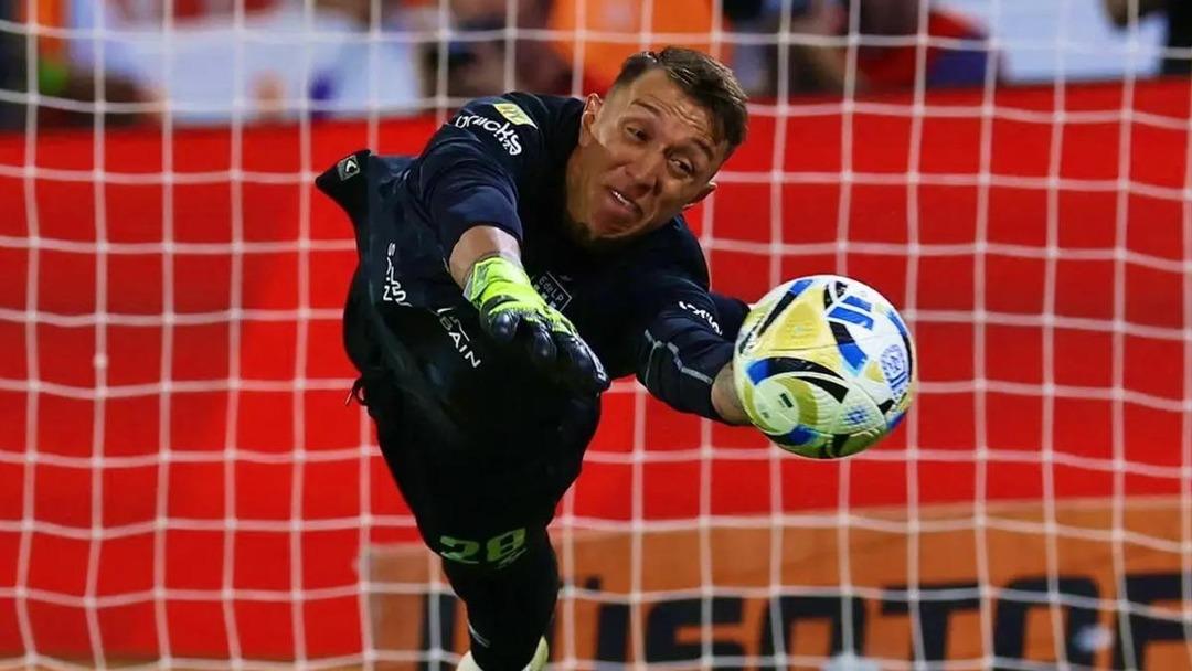 Fernando Muslera yine tarihe ge&ccedil;ti! Sadece 1 haftada &ouml;yle bir şey yaptı ki... 2
