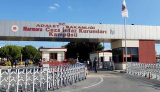 Saymaz'dan, Murat &Ouml;v&uuml;&ccedil;'&uuml;n tutuklanmasına tepki: "Silivri&rsquo;de zenneler koğuşu mu a&ccedil;acaksınız?"