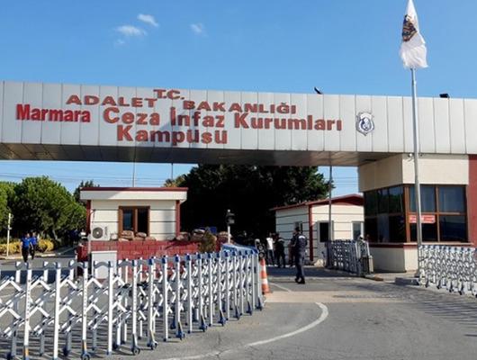 Saymaz'dan, Murat &Ouml;v&uuml;&ccedil;'&uuml;n tutuklanmasına tepki: "Silivri&rsquo;de zenneler koğuşu mu a&ccedil;acaksınız?"