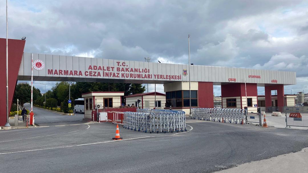 Saymaz dan, Murat &Ouml;v&uuml;&ccedil; &uuml;n tutuklanmasına tepki: "Silivri&rsquo;de zenneler koğuşu mu a&ccedil;acaksınız?" 2