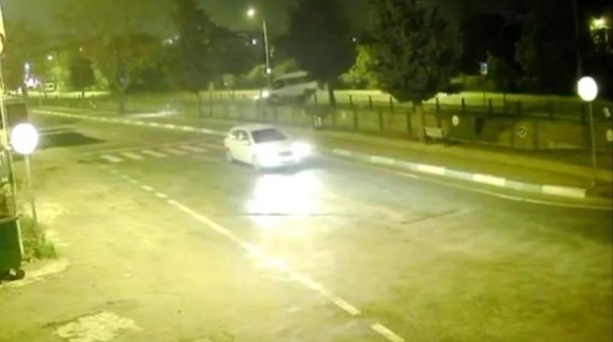 Dereye u&ccedil;an minib&uuml;s&uuml;n s&uuml;r&uuml;c&uuml;s&uuml; yaralandı