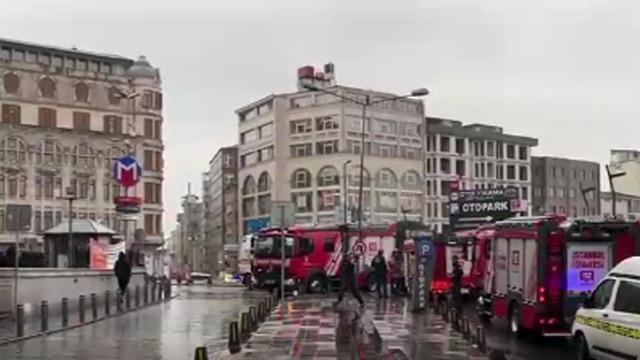 Şişhane metro istasyonunda intihar girişimi! Seferler durdu